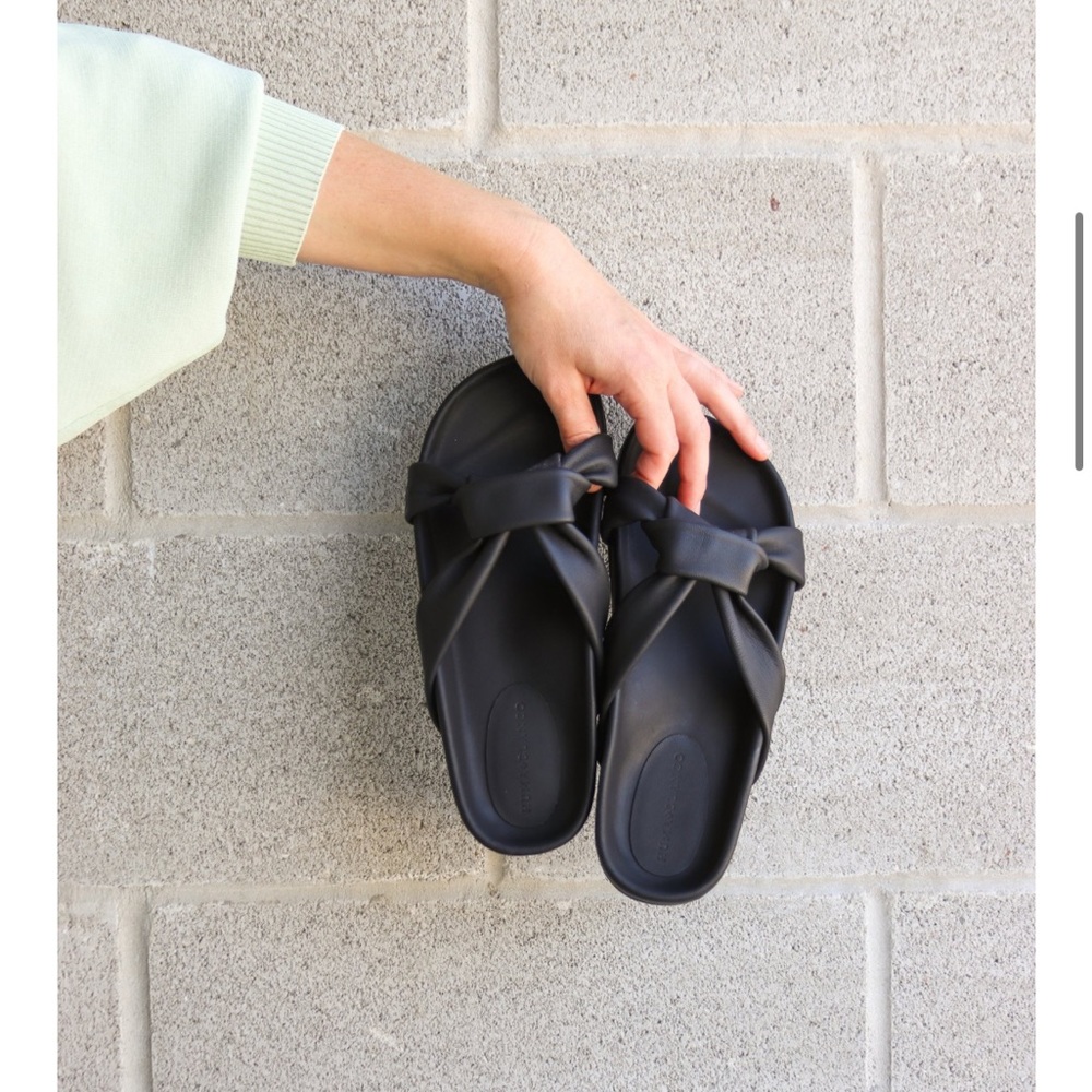 Huma Blanco Cassie Slide in black leather, brand new